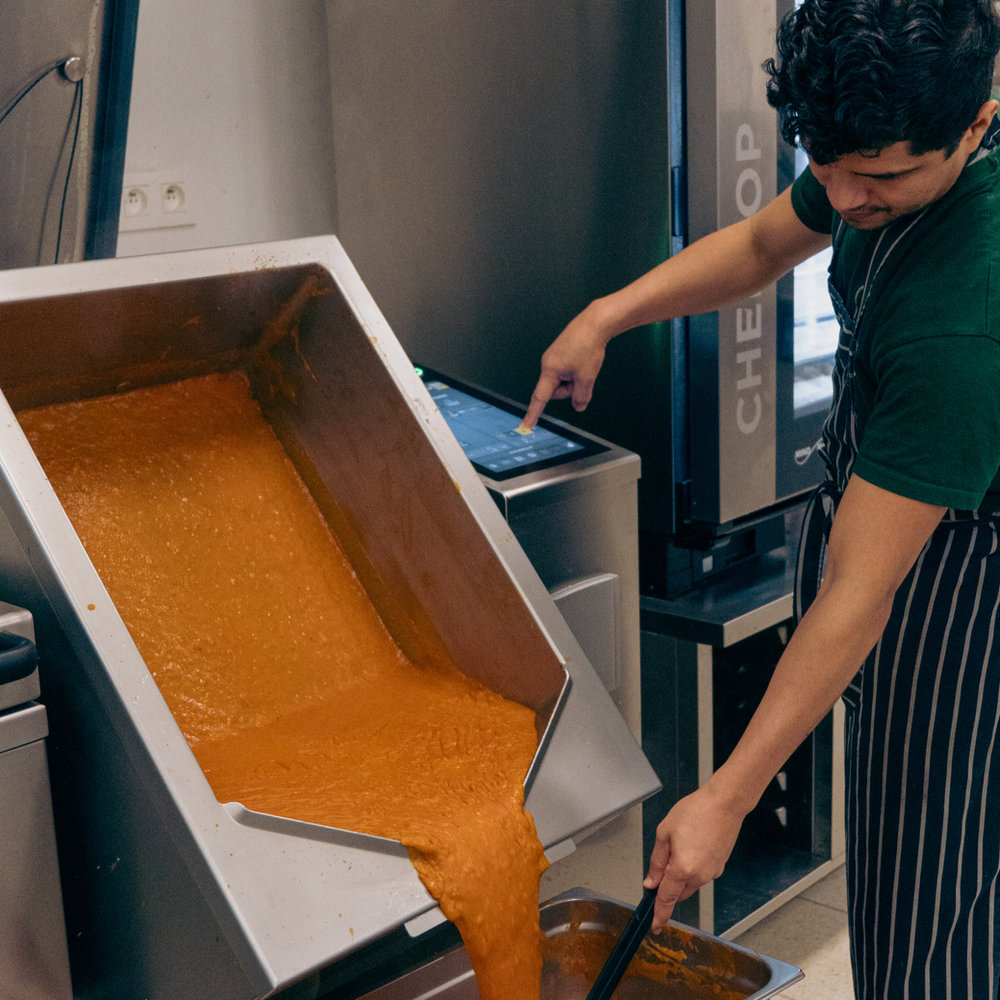 Soep wordt bereid in onze keuken